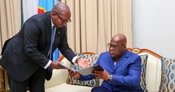 IjishoWeb's tweet photo. Bigenda gute ngo utange imihoho mu kibanza ca premier ministre kugira agende kuba umushingamateka w'intara.Umve namwe,uwari premier ministre RDC #JeanMichelSamaLukonde yaraye atanze imihoho muri ayo mabanga ngo kuko aheruka gutorerwa kuba umushingamateka w'intara ya #HautKatanga https://t.co/G2fyOz9xAK