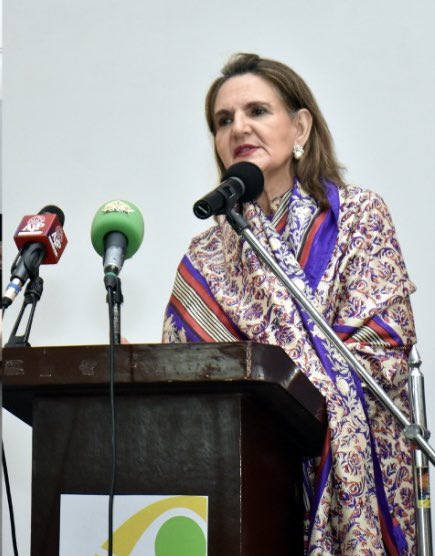 SaminaAlviUpdts's tweet photo. First Lady, Samina Alvi on Tuesday underscored the invaluable contributions of teachers and the imperative need for their recognition in shaping the future of nation. https://t.co/nFHdzYwCSt