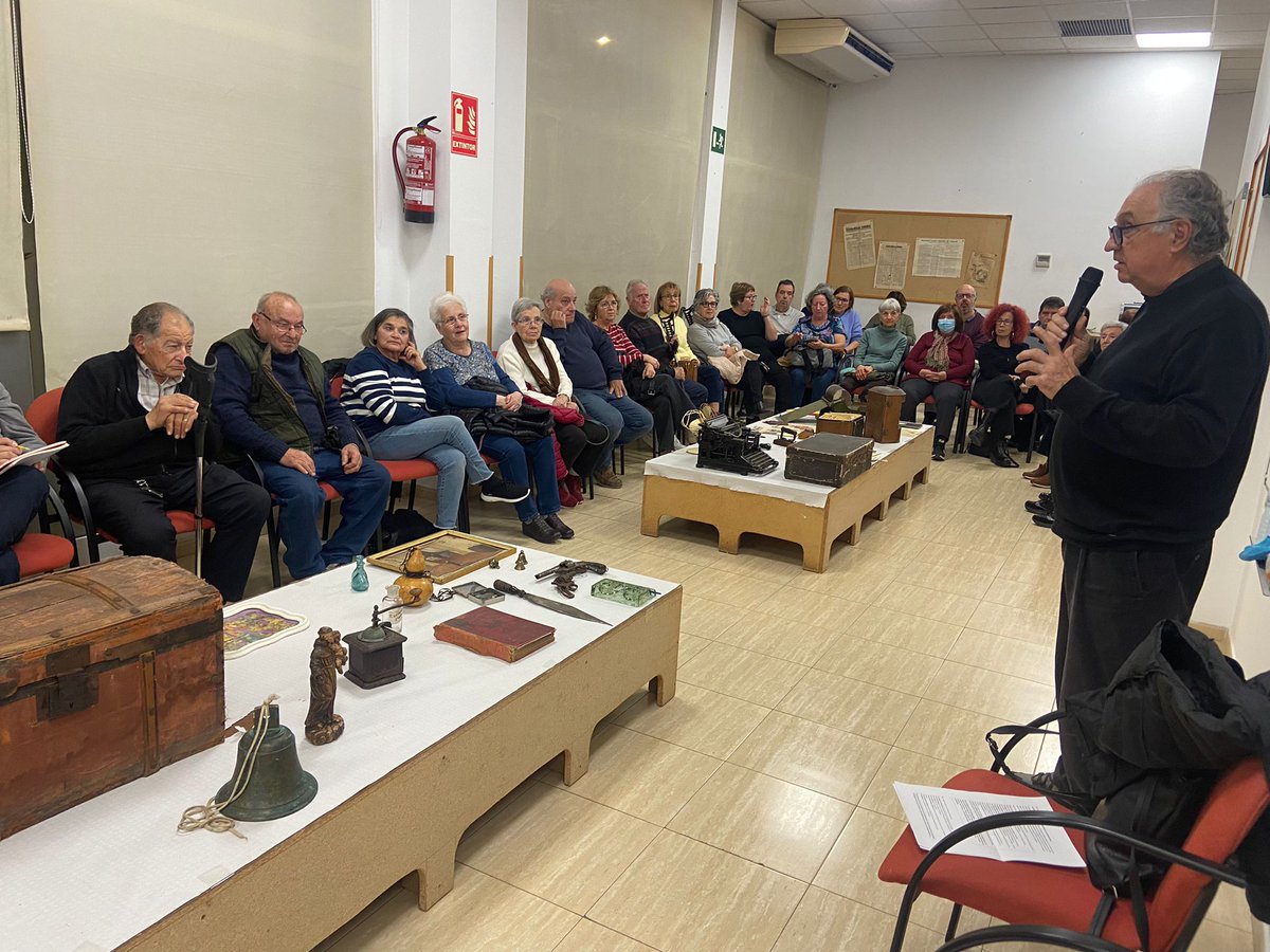 amicspatrimoni's tweet photo. ⚡Guarda la data!⚡ 🗓️ 23/02 a les 19:00 a la  Llar de Jubilats de Calafell-poble. El Dr. Joan Santacana,  presentarà la segona sessió: “La nostra història mitjançant els objectes de la vida”. Us esperem!

#Calafell #Amicsdelpatrimoni #Patrimoni #Cultura #Historia #Presentacio https://t.co/bSAuuDRNdq