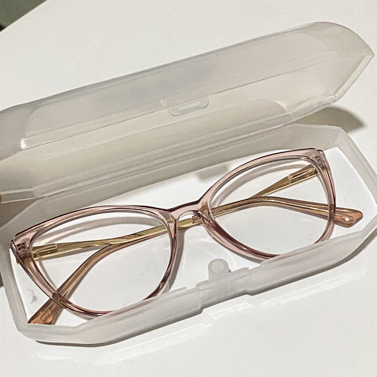 kacamata 250k udah termasuk frame, lensa photocromic, periksa mata

pilihan framenya banyak bgt, lengkap! cici & koko nya helpful!!  bisa blueray nambah 100k

📍Gaya Raya, Pasar Senen