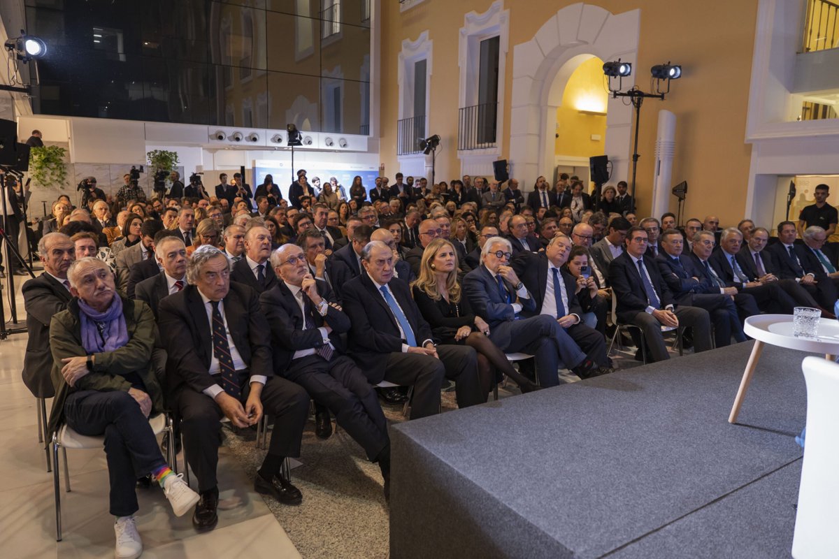 FomentTreball's tweet photo. 💡🌃 Ciutats intel·ligents, sostenibles i socialment responsables: la resposta al desafiament demogràfic.

La SBEES de #Foment ha inaugurat la seva seu a Madrid amb una taula de debat sobre “La ciutat del segle XXI”.

Llegeix tota la notícia: https://t.co/NpWRfHAiCU

@CEOE_ES @jaumecollboni @mjosecatala @AlmeidaPP_  @angelsimon_ @cepyme_ @susannagriso @_CEIM_  @barcelona_cat @CriteriaCaixa @AjuntamentVLC