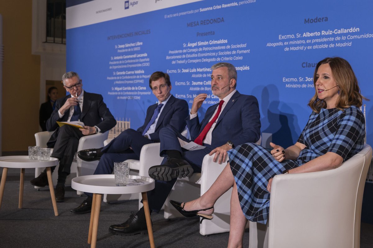 FomentTreball's tweet photo. 💡🌃 Ciutats intel·ligents, sostenibles i socialment responsables: la resposta al desafiament demogràfic.

La SBEES de #Foment ha inaugurat la seva seu a Madrid amb una taula de debat sobre “La ciutat del segle XXI”.

Llegeix tota la notícia: https://t.co/NpWRfHAiCU

@CEOE_ES @jaumecollboni @mjosecatala @AlmeidaPP_  @angelsimon_ @cepyme_ @susannagriso @_CEIM_  @barcelona_cat @CriteriaCaixa @AjuntamentVLC