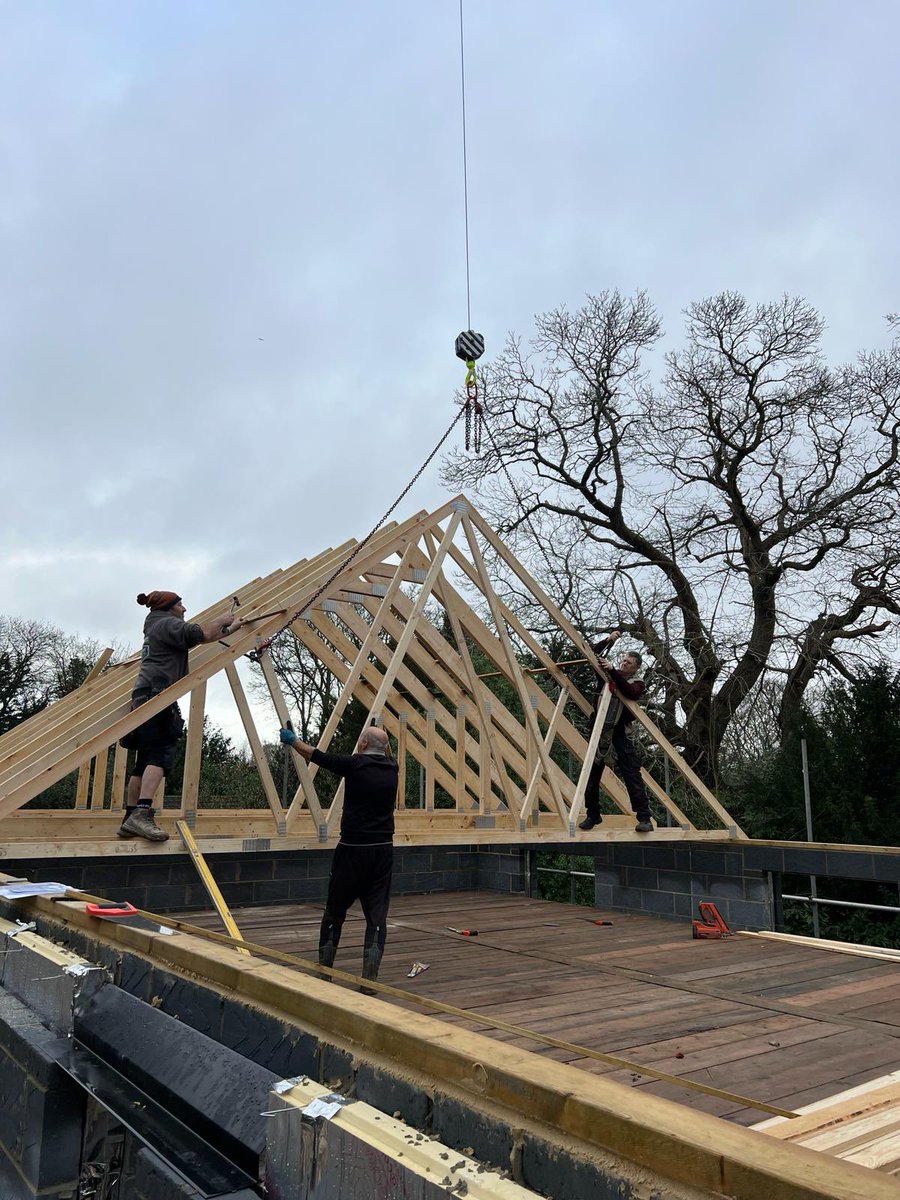 CraneCompact's tweet photo. Did you know that locally to Norwich we offer a half day lift which is normally ample time to install #rooftrusses. These trusses supplied by @ReadBrothersLtd were a perfect little job for a Saturday morning. https://t.co/vLbXLxJ7ez