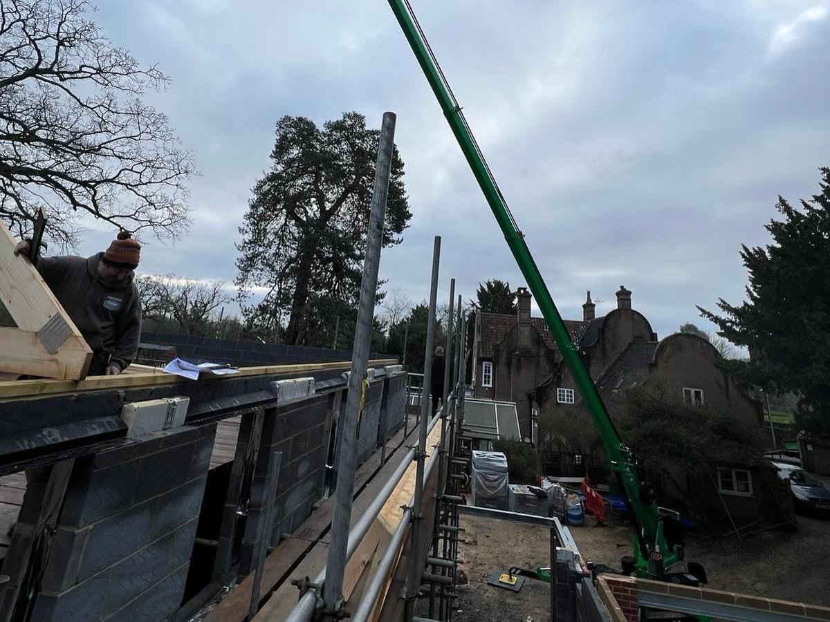 CraneCompact's tweet photo. Did you know that locally to Norwich we offer a half day lift which is normally ample time to install #rooftrusses. These trusses supplied by @ReadBrothersLtd were a perfect little job for a Saturday morning. https://t.co/vLbXLxJ7ez