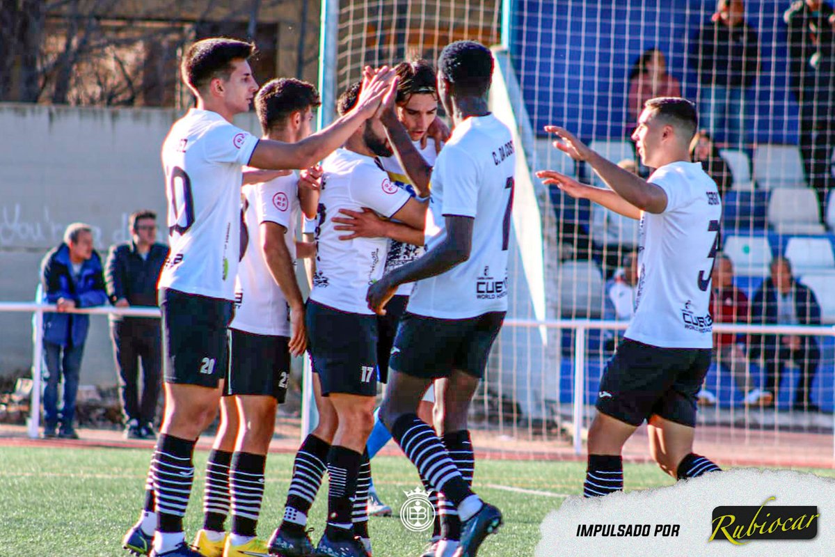 UBConquense's tweet photo. 📢 #UBConquense ❗
¡Retomamos los entrenamientos! ¡Es el momento de volver a hacer #UniónBalompédica!
Domingo 🔜🔜🔜 🆚 Huracán de Balazote
Con el impulso a nuestro fútbol de #Rubiocar 🚌
📸 Alfonso Fernández
¡Vamos Conquense! ⚪⚫ #UniónBalompédica #TerceraRFEF https://t.co/i7yWG69KZo