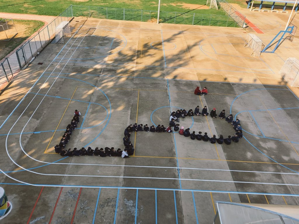 شرح المتعلمون عن جوانب عدّة تتألّف منها  الهوية الشخصية وأهمّها #اللّغة انطلاقًا من ذلك شكلت بعض الصفوف في القسم الابتدائي حرف "ض"# للتعبير عن للغتهم الأم واعتزازهم بها #لغة #ض#  معلمو التربية  البدنيه
<a href="/Hhhsinfo/">Houssam Hariri HS</a> <a href="/TawilNoor/">Noor Taweel</a> <a href="/sashgh/">Sasha Ghosn</a> <a href="/lamaarabi1/">lama arabi</a> <a href="/azmi_bouz/">Azmi El Bouz</a> <a href="/Hibafawaz172/">Hibafawaz17</a>