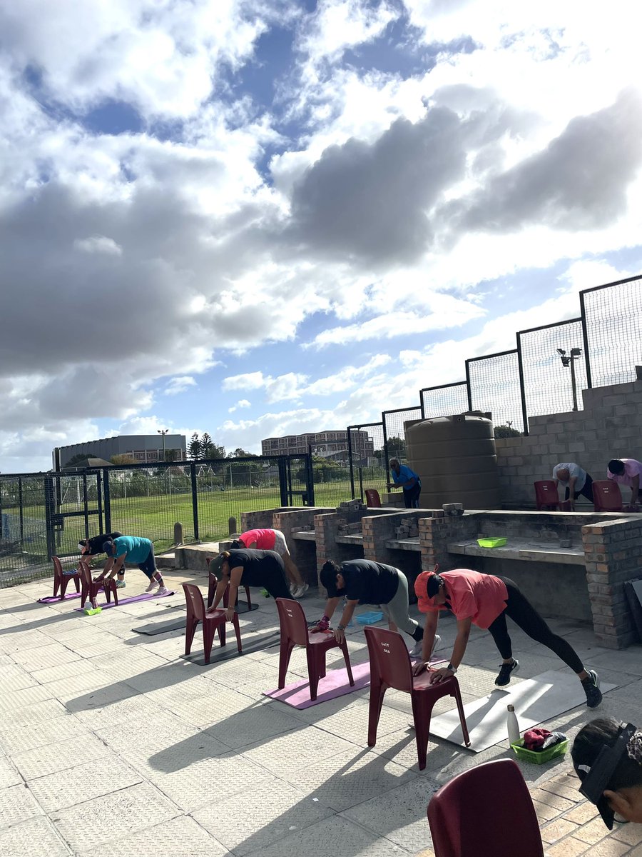 ddjtraining's tweet image. M O R N I N G F I T C L U B 🌅

C H A I R W O R K O U T 🪑🔥💚😁💃🏻👏🏻🙌🏻

#fitclub 
#chairworkout 
#fitness 
#fun