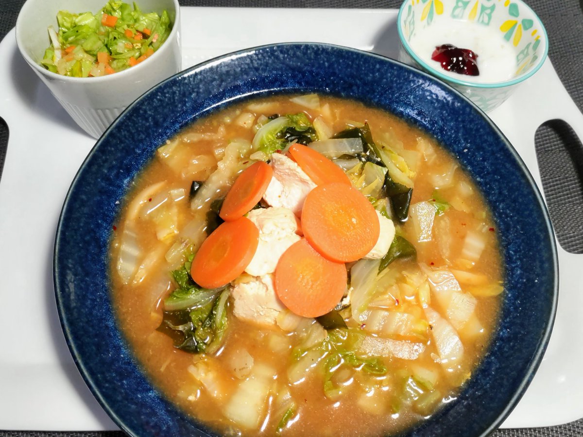 tes_per's tweet photo. 2/21夕食　白菜のケチャップみそ煮
具をクタクタになるまで煮て、味噌+ケチャップ+みりん+唐辛子で味付け。
ケチャップが隠し味として深みを出してます😋 https://t.co/iaO4f58evP