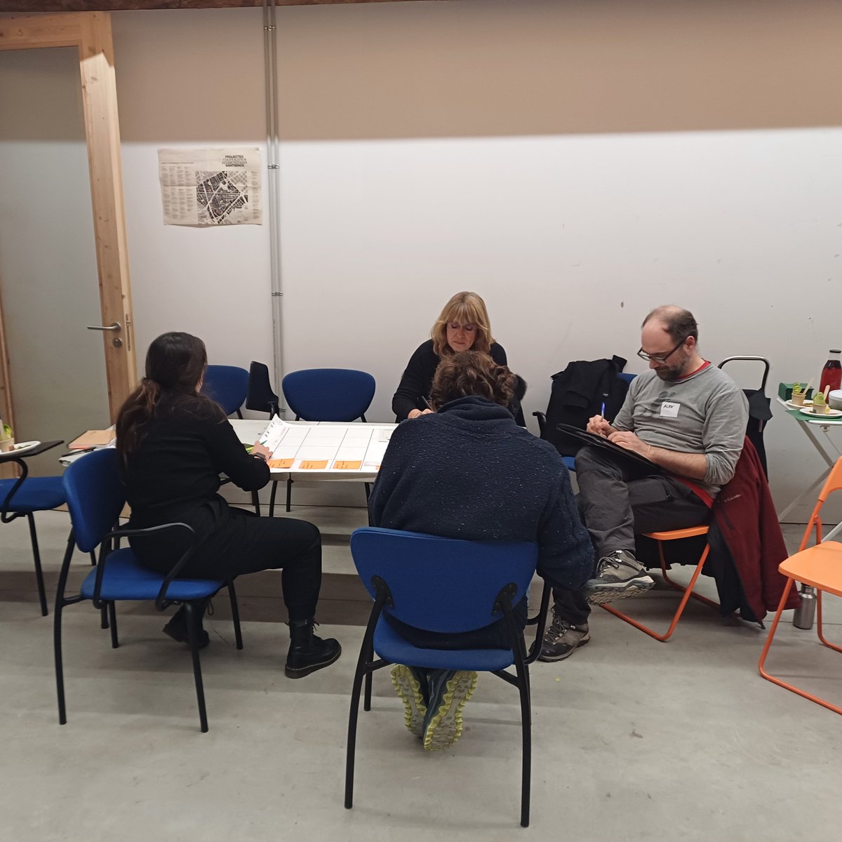 L'#ObradorCooperatiu ja ens hem trobat amb persones i entitats emprenedores del sector alimentari🥐🍝 per fer xarxa i orientar plegades els serveis i gestió del futur obrador! Quines ganes!!!

📍A <a href="/Bloc4BCN/">Bloc4BCN - Espai cooperatiu</a>  
✊Amb <a href="/coopolis_bcn/">Coòpolis Barcelona</a>  <a href="/Gedi_sccl/">GEDI</a>  i <a href="/espigoladors/">Espigoladors</a>