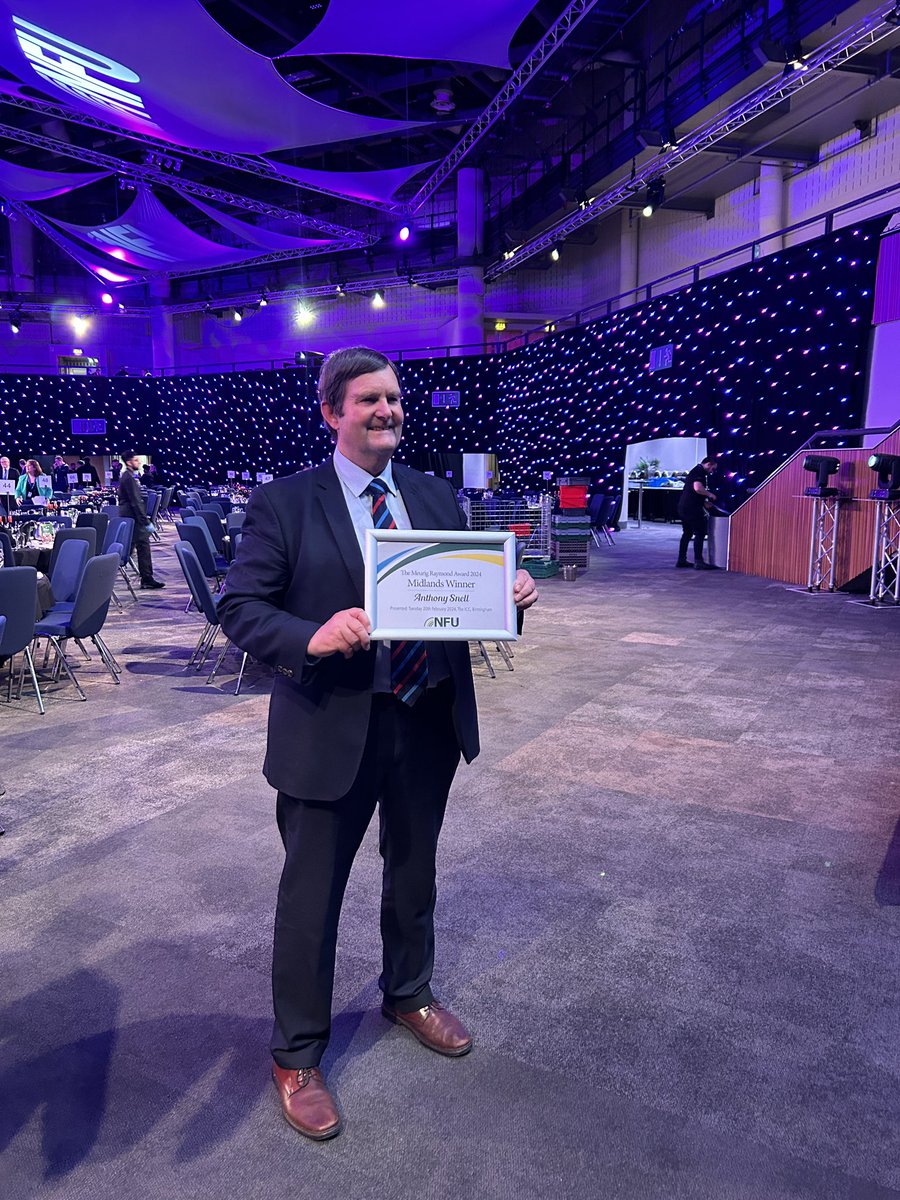 Our very deserving <a href="/nfumidlands/">NFU Midlands</a> winner for the Meurig Raymond award <a href="/AntSnell/">Anthony Snell</a> 👏🏼 thank you for all you have done for the horticultural sector both locally and nationally