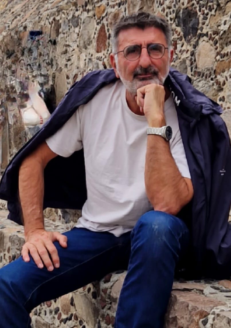 "No hay consejos, no hay opiniones, pero no me pidan que cante la vejez ni añore la juventud. Soy el que me estoy." Paco de Blas
#silverlifestyle
Entrevista enlace en perfil