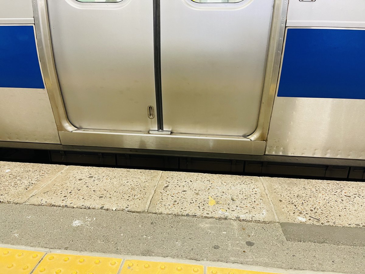estima_376's tweet photo. いわき駅はベビーカーに優しくないね
ホームと電車ドア高さの差がありすぎだし、
乗る時タイヤめっちゃ落ちるから怖い....

#いわき駅 #常磐線 #JR常磐線 https://t.co/g4ER2eOROo