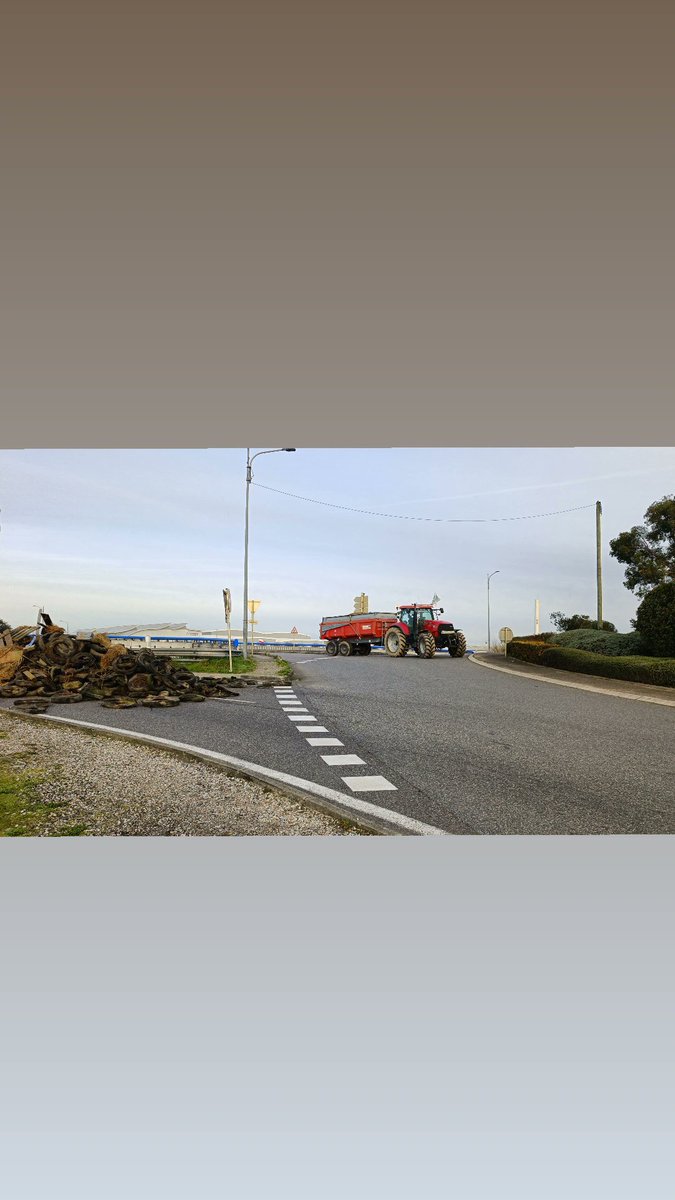 FDSEA31's tweet image. En direct du @Leclerc Blagnac pour une opération d'étiquetage des produits non issus de l'agriculture française !