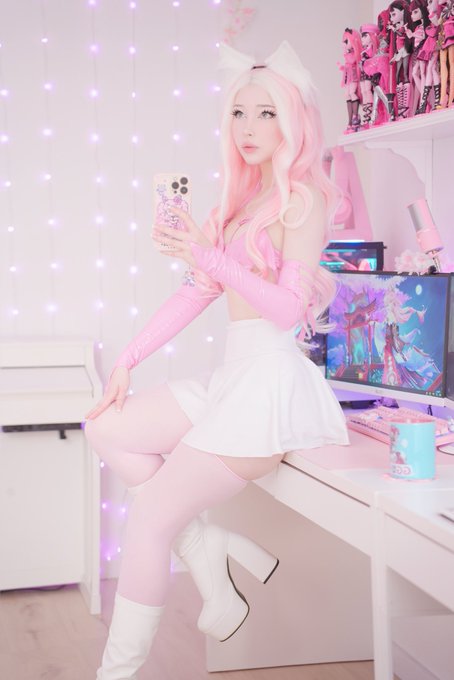 Can I sit on your lap while we watch anime? ?? https://t.co/bi1StbAWCU
