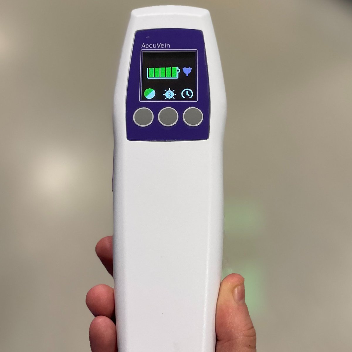 📷Thanks to your donations, we have purchased an Accuvein scanner for @nnuhjlch - a non-invasive, portable and easy-to-use device to assess veins which helps reduce distress and needle phobia in children.