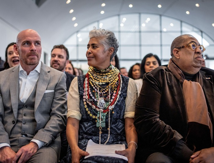 SanderSassen's tweet photo. Bevriende aannemers in A'dam wrijven zich al in hun handen, het nieuw te bouwen slavernijmuseum gaat 105 miljoen euro kosten. Exploitatie minimaal 8 miljoen op jaarbasis, Amsterdammers betalen grif om te mogen deugen.

#amsterdam #slavernij #museum 
Bron: https://t.co/8BrkyD4k5E https://t.co/5UfgavfcFq