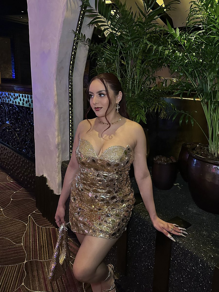 ssantamariaaa's tweet photo. Birthday outfits ⚜️✨ https://t.co/Dbet6jw0il