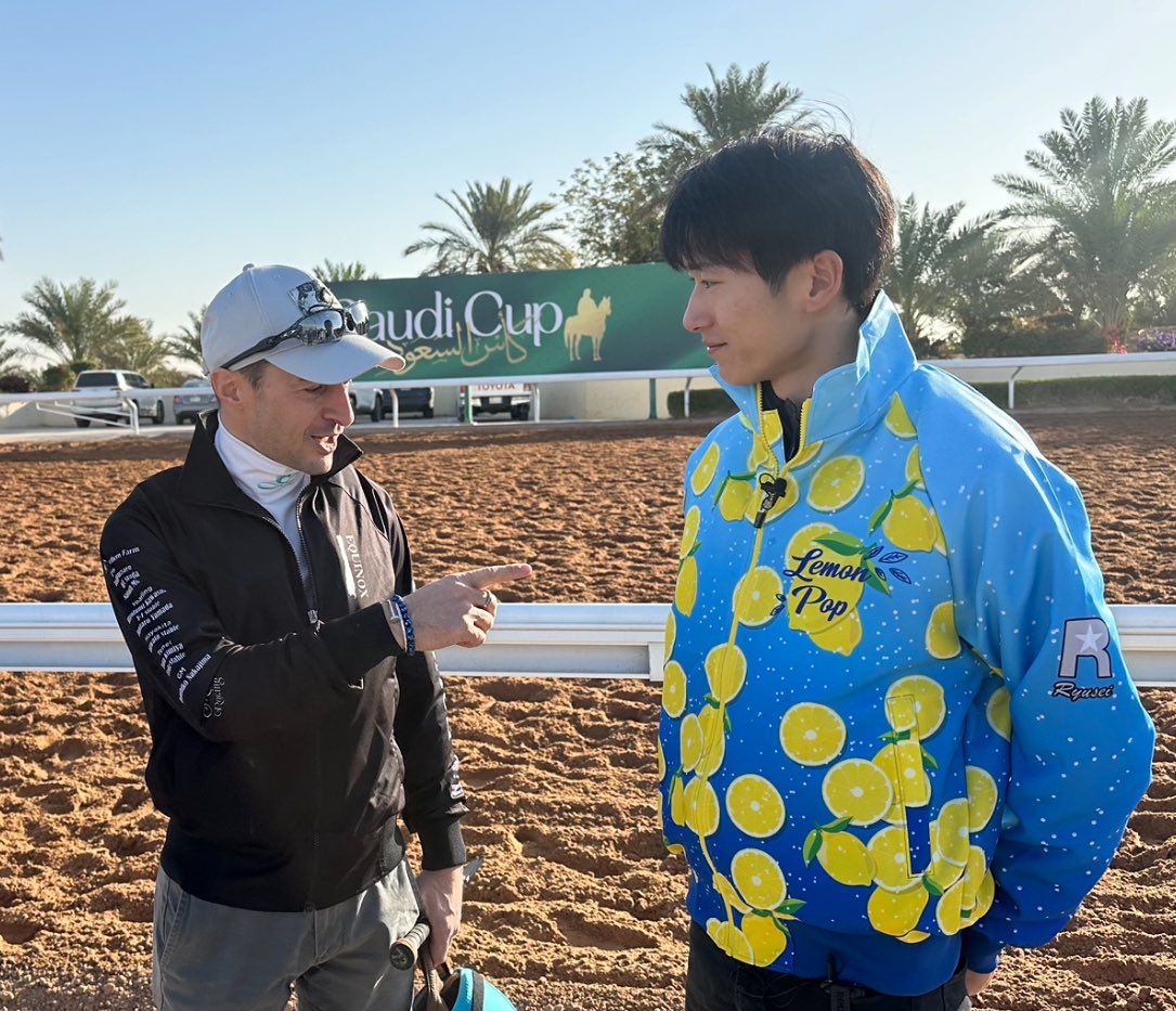坂井瑠星騎手 サイン入り レモンポップ キャップ レモンポップ、デルマソトガケ、ご対面。 坂井騎手「お手柔らかに