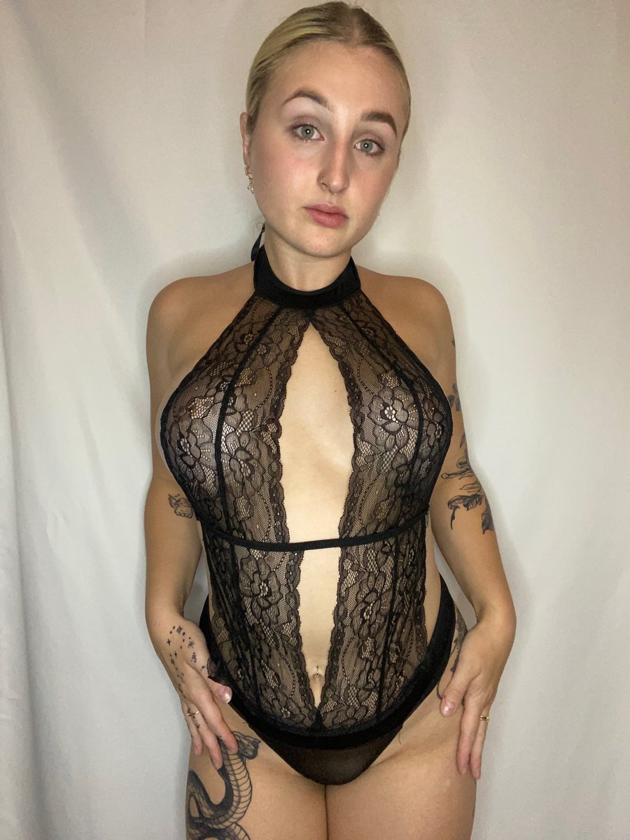 Babyy_Londonn's tweet photo. hi there, wanna play? https://t.co/kv2mNIjeij