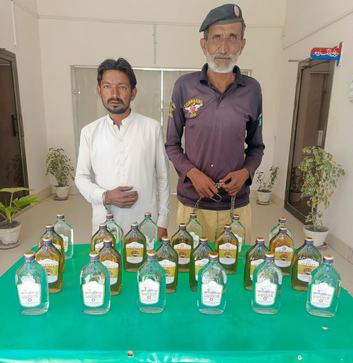 میرپورخاص ـ ایس ایس پی میرپورخاص عادل میمن صاحب کے احکامات کی روشنی میں شراب فروش عناصر کے خلاف خفیہ اطلاع پر تابڑ توڑ کاروائیوں کا سلسلہ جاری۔