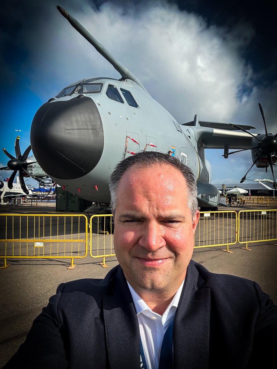 Greetings from Singapore Air Show

It's Day 2 & the @Team_Luftwaffe A400M still looks awesome!😎 💪

#TeamAirbus #Airshow #DefenceMatters