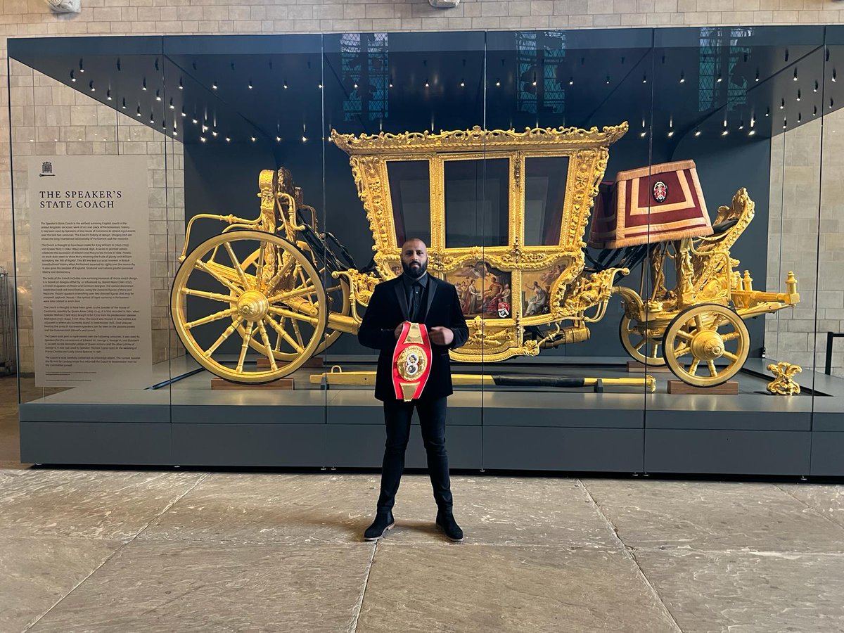 👑🐎 Kash Ali with his belt at the Palace of Westminster just before the royal coronation in front of the royal carriage