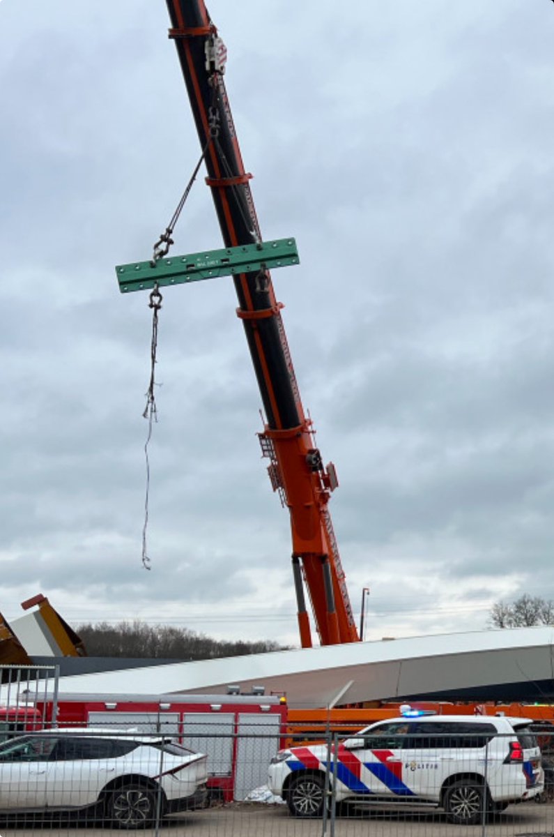 RescueBert's tweet image. Ook de #Lifeliner3 verlaat plaats incident.