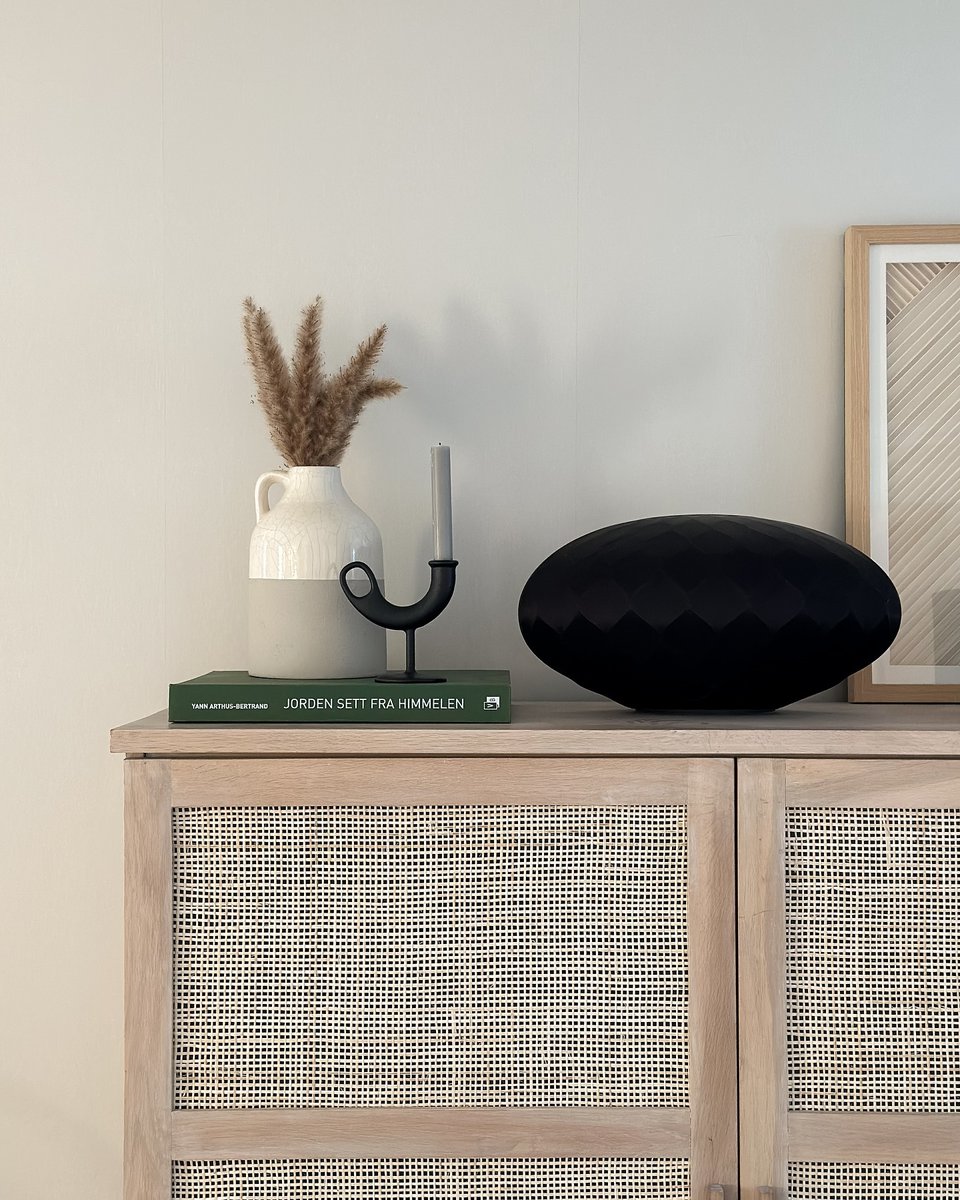 The Formation Wedge delivers big stereo sound from just one speaker. With a total of 240 watts on board, Wedge has more than enough power to fill even the largest room with hi-res sound.

Photo by @happycreativeplace

#BowersWilkins #FormationWedge #WirelessSpeaker #HighEndAudio