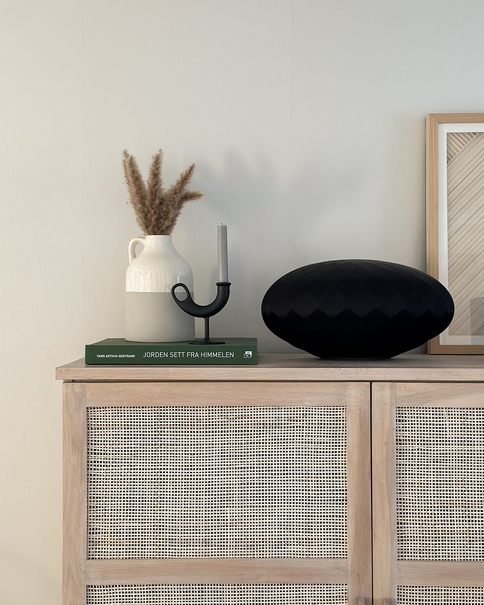 BowersWilkins's tweet photo. The Formation Wedge delivers big stereo sound from just one speaker. With a total of 240 watts on board, Wedge has more than enough power to fill even the largest room with hi-res sound.
Photo by @happycreativeplace
#BowersWilkins #FormationWedge #WirelessSpeaker #HighEndAudio https://t.co/vTwV43kCbg