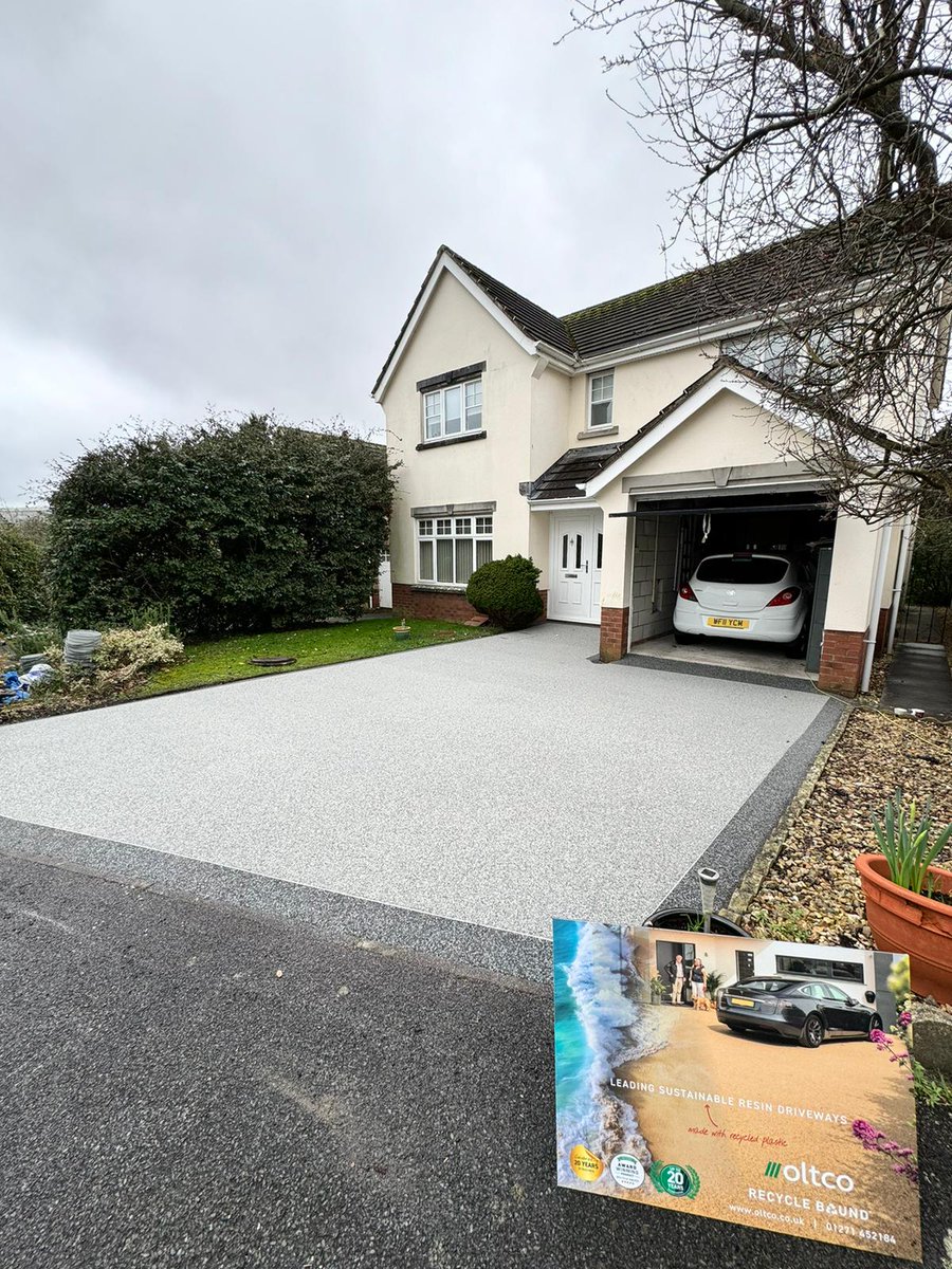 MAGAMemescoin's tweet photo. Safe, practical, and stylish driveways. Is Resin bound on your radar? With a Resin surface you not only get peace of mind that it will last years to come but also that your new surface will be durable, low maintenance, and aesthetically pleasing.

#Resinbound #Homeimprovement https://t.co/jGu6vWfCpm