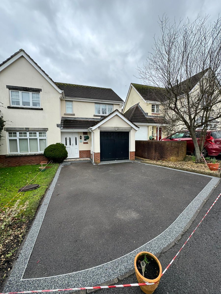 MAGAMemescoin's tweet photo. Safe, practical, and stylish driveways. Is Resin bound on your radar? With a Resin surface you not only get peace of mind that it will last years to come but also that your new surface will be durable, low maintenance, and aesthetically pleasing.

#Resinbound #Homeimprovement https://t.co/jGu6vWfCpm