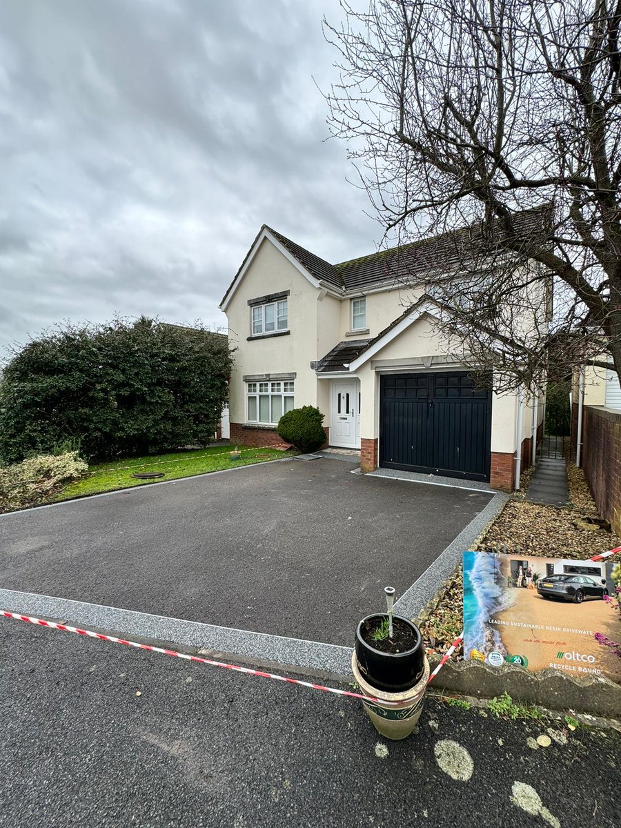 MAGAMemescoin's tweet photo. Safe, practical, and stylish driveways. Is Resin bound on your radar? With a Resin surface you not only get peace of mind that it will last years to come but also that your new surface will be durable, low maintenance, and aesthetically pleasing.

#Resinbound #Homeimprovement https://t.co/jGu6vWfCpm