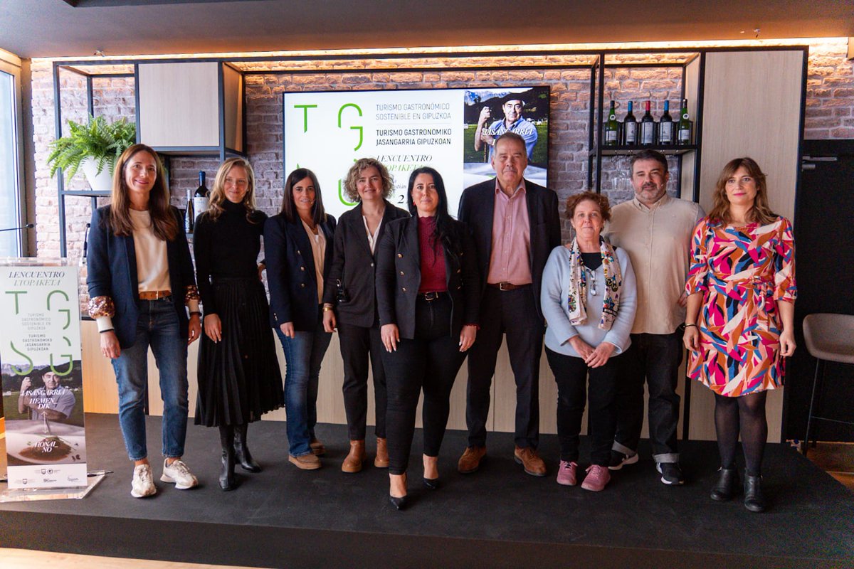 Nuestros productos #km0, uno de nuestros mejores reclamos turísticos.

Hurbiltasuneko eta kalitate goreneko produktuak, mimoz zainduak jatorritik platerera.

Así lo he explicado en la inauguración del I Encuentro de Turismo Gastronómico Sostenible de #Gipuzkoa

#ZUREtzatGipuzkoa