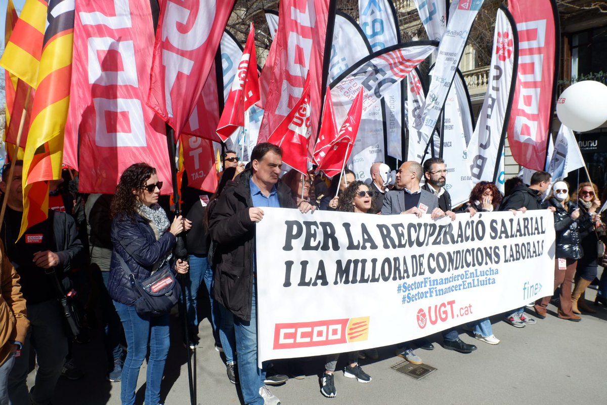 serviciosccoo's tweet photo. 📢Es hora de decir BASTA y luchar con más fuerza que nunca por nuestra calidad de vida y por la de nuestras familias. 🤕 💪🏼

#CuelgaLaChaqueta
#SectorFinancieroEnLucha 

Es por tu salario 💰
Es por tu salud 🩺 
ES POR TI

📍En BARCELONA ⬇️⬇️ https://t.co/ae2RJaLqq3