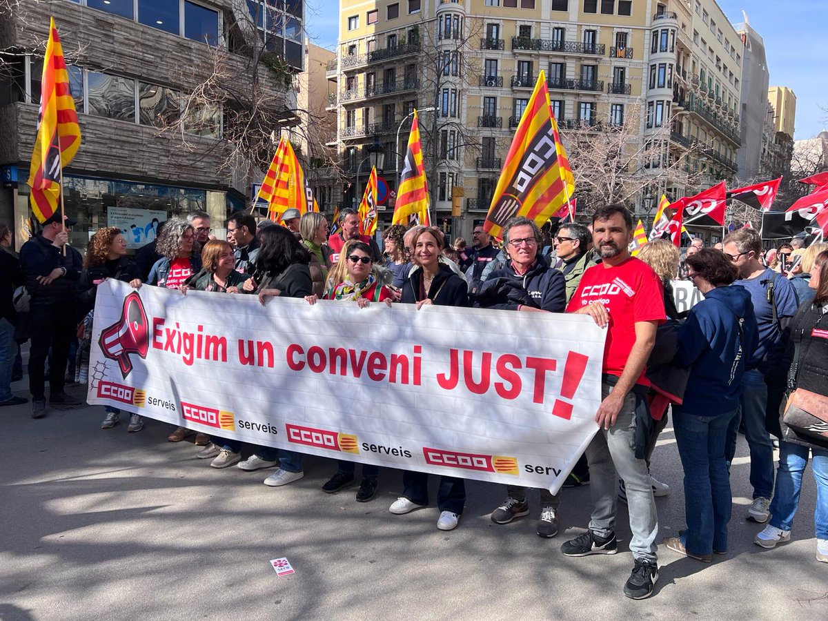 serviciosccoo's tweet photo. 📢Es hora de decir BASTA y luchar con más fuerza que nunca por nuestra calidad de vida y por la de nuestras familias. 🤕 💪🏼

#CuelgaLaChaqueta
#SectorFinancieroEnLucha 

Es por tu salario 💰
Es por tu salud 🩺 
ES POR TI

📍En BARCELONA ⬇️⬇️ https://t.co/ae2RJaLqq3