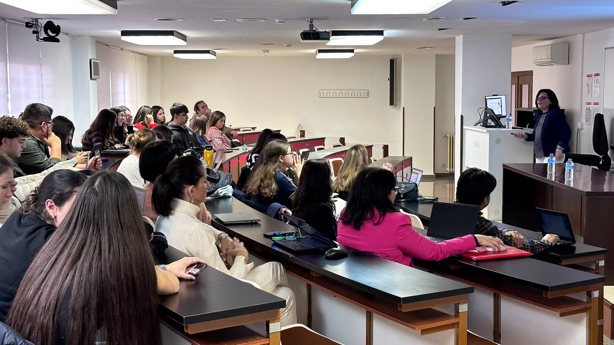 Nebrija's tweet photo. Hace unos días exploramos a las principales sinergias entre la #neurociencia y la educación. Fue una jornada organizada por nuestro Máster en Cognición y Emoción en Contextos Educativos en la que nos acompañaron las psicólogas Sara Valiente, Estefanía González y Carmen Rodríguez. https://t.co/y0Gzr4dYds