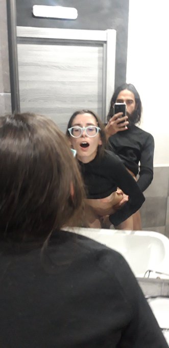 Jugamos y nos divertimos (Contexto, era el ba&ntilde;o de un local de videojuegos) https://t.co/uKeUCiedn9<a href="/tag/xhamster"class="tags"><span>#xhamster</span></a>