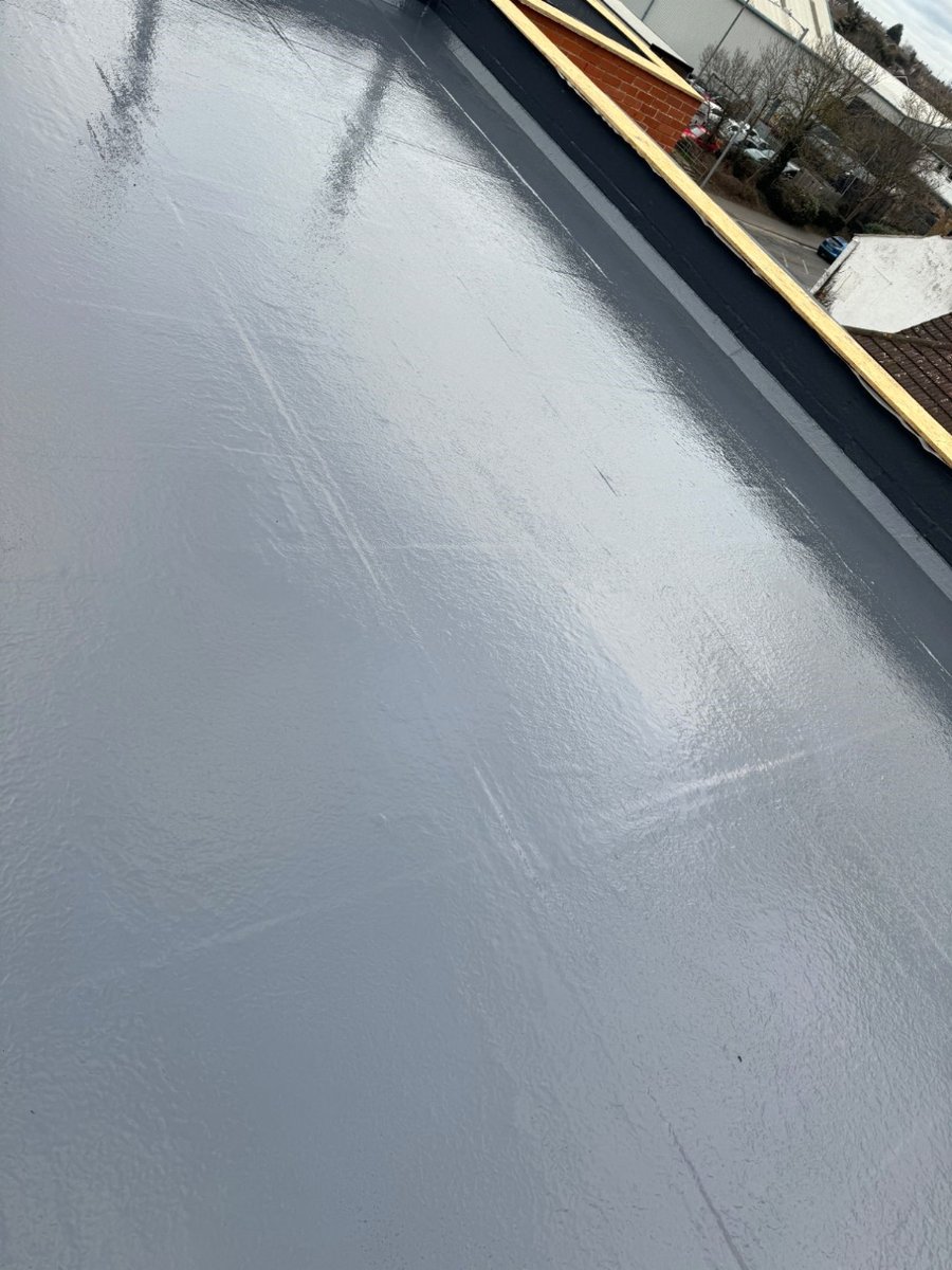 RestecRoofing's tweet photo. Immaculate work on this 70m2 balcony project by Blackwell Roofing using #FLEXITEC 💯

#RESGRIP and aluminium capping to be installed at a later date.

Another strong Roof of the Month contender! 👀 

#flatroofing #liquidroofing #ukroofers https://t.co/S4ezGKXVX5