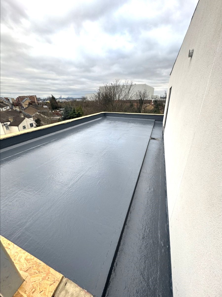 RestecRoofing's tweet photo. Immaculate work on this 70m2 balcony project by Blackwell Roofing using #FLEXITEC 💯

#RESGRIP and aluminium capping to be installed at a later date.

Another strong Roof of the Month contender! 👀 

#flatroofing #liquidroofing #ukroofers https://t.co/S4ezGKXVX5
