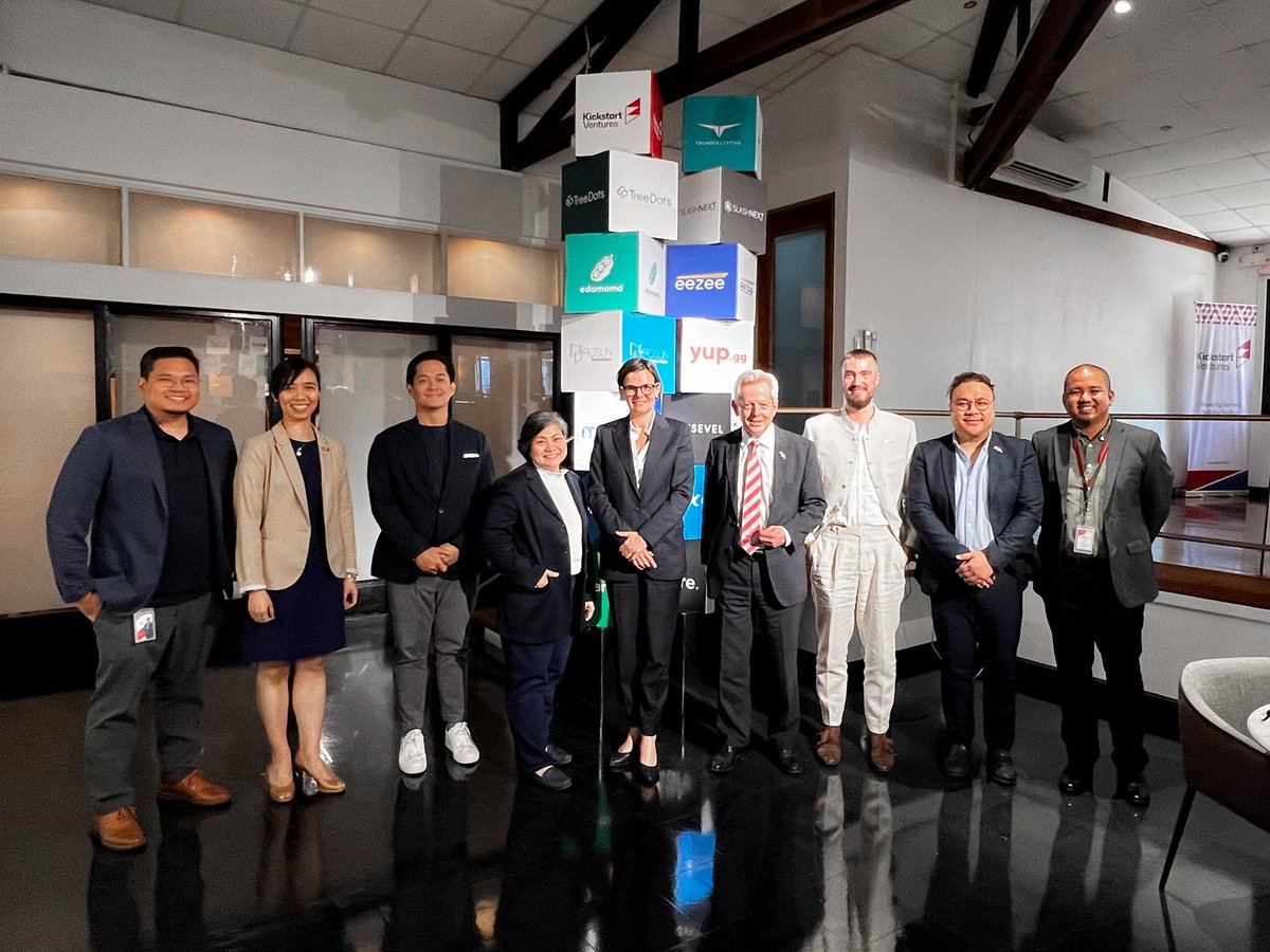 ukinphilippines's tweet image. Unlocking 🇵🇭 tech potential, one innovation at a time.

🇬🇧 Trade Envoy @RichardGrahamUK met with @KickstartPH Pres. Minette Navarrete to discuss #LondonTechWeek2024, building bridges in the world of #GREATtechnology to inspire innovative change.

#UKPHEnhancedPartnership