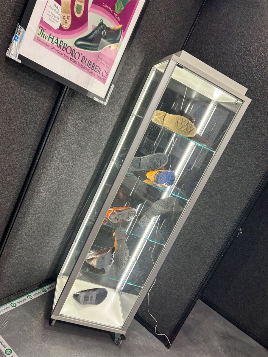 DainiteStudded's tweet photo. We're here in Italy for Day 2 of the @lineapellefair show. 🇮🇹

Come and visit the Dainite team in Hall 22, Stand B26 to learn about our premium quality rubber soles, and to see our brand NEW design in person! 

#Footwear #RubberSoles #UKmfg https://t.co/K7FdHGcx5R