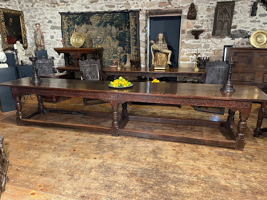 The magnificent “mitton hall” 17th century english oak refectory table. Circa 1640. 

rb.gy/crrkd0

#refectorytable #oakrefectorytable #antiquerefectorytable #antiqueoaktable #antiquefurniture #interiordesign #decor