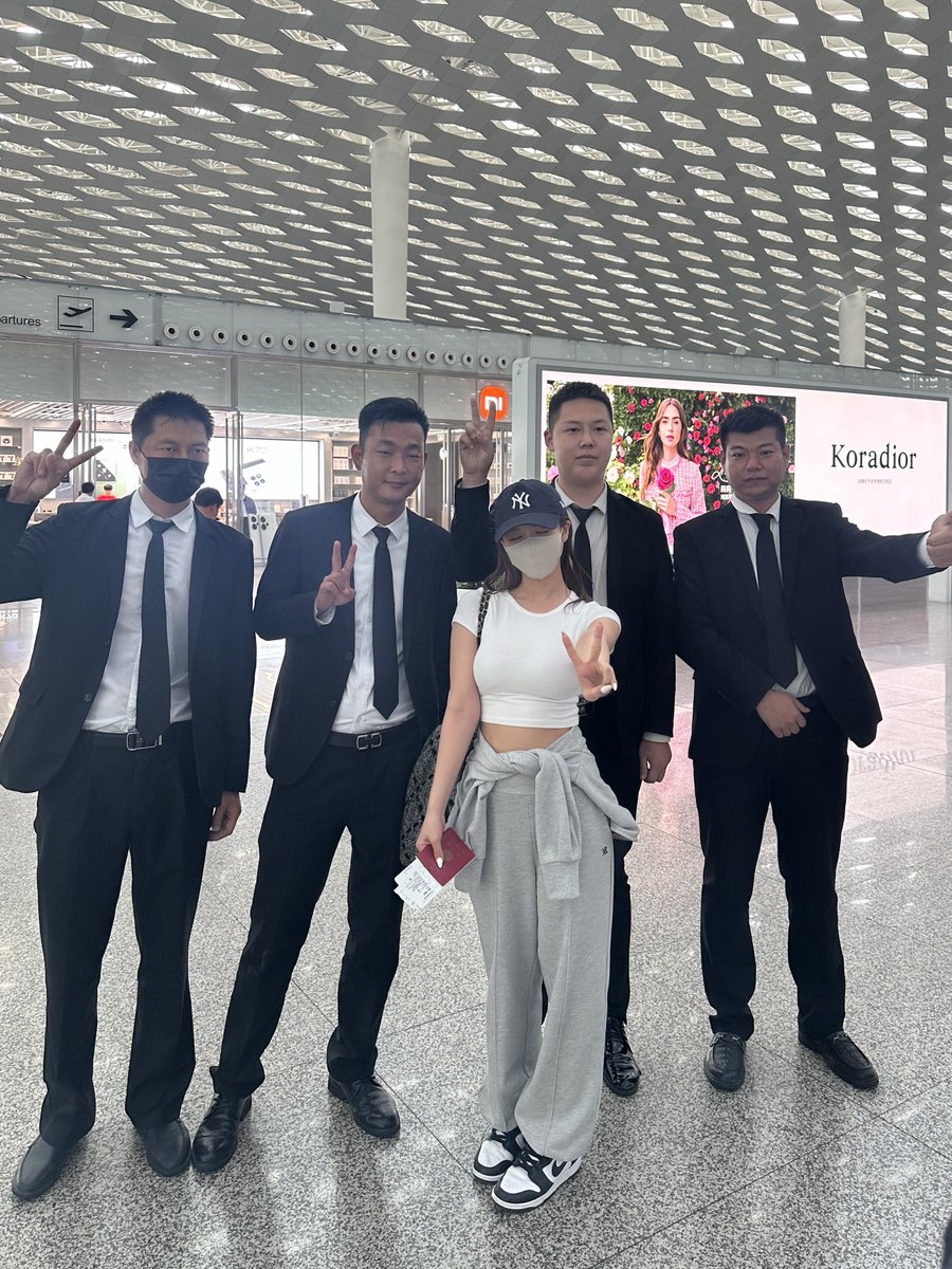 中国のお仕事無事終わって
帰国します🇯🇵🤍

SPさんとも4日間で仲良くなったよ👶🏻笑 https://t.co/KKTUmPM00Q