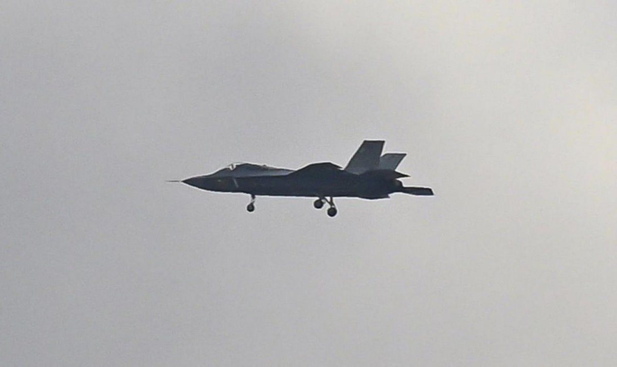 Milli Muharip Uçağımız #KAAN ilk uçuşunu başarıyla tamamladı.

Türkiye'nin havacılık alanındaki başarılarına bir yenisi daha ekleniyor. Emek veren herkesten Allah razı olsun 🇹🇷