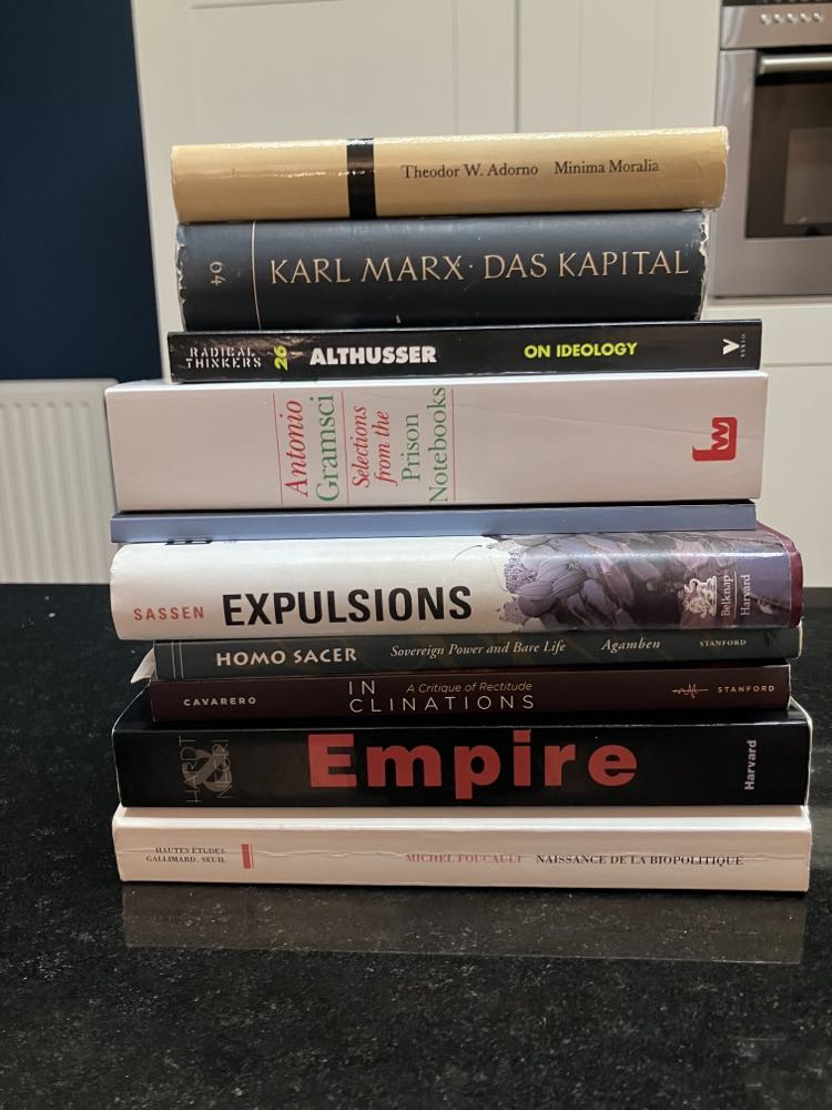 Since it's #RedBooksDay today to celebrate left-wing books (and since that's basically what I do here every day of the year), I thought I would write about 10 left-wing books that have been very dear to me and to which I still return a lot. Here wo go ... 🧵