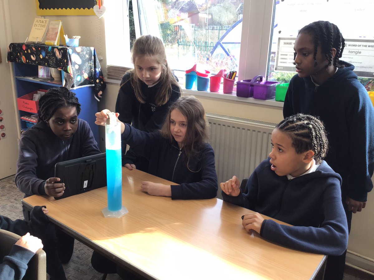 AnnunciationHA8's tweet image. Year 5 investigates which shaped speedboat has the most and least water resistance.#scienceenquiry #waterresistance #variable #fairtest #viscosity #results #conclusions