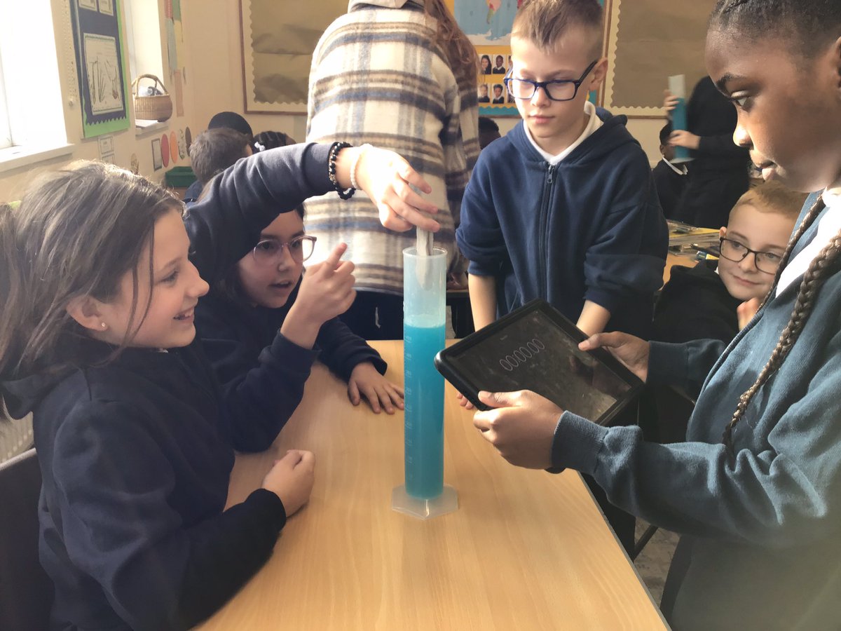 AnnunciationHA8's tweet image. Year 5 investigates which shaped speedboat has the most and least water resistance.#scienceenquiry #waterresistance #variable #fairtest #viscosity #results #conclusions