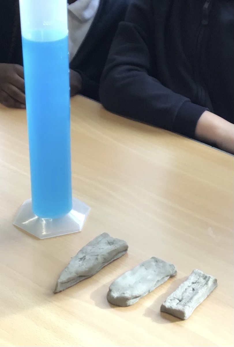 AnnunciationHA8's tweet image. Year 5 investigates which shaped speedboat has the most and least water resistance.#scienceenquiry #waterresistance #variable #fairtest #viscosity #results #conclusions