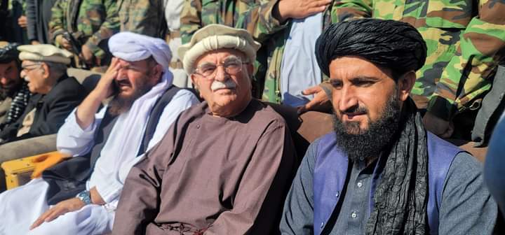 Olus Yar Khan (@olusyaar) on Twitter photo Honorable Mahmood Khan Achakzai sb, joined #ChamanSitIn address the masss gathering.
Our agitation against visa and passport on Durandline will be continued till our last breath.
#PashtunRejectsPassportOnDurandline
<a href="/hrw/">Human Rights Watch</a> <a href="/UN/">United Nations</a> <a href="/US4AfghanPeace/">US4AfghanPeace</a> <a href="/amnesty/">Amnesty International</a> <a href="/anwaar_kakar/">Anwaar ul Haq Kakar</a> Honorable Mahmood Khan Achakzai sb, joined #ChamanSitIn address the masss gathering.
Our agitation against visa and passport on Durandline will be continued till our last breath.
#PashtunRejectsPassportOnDurandline
<a href="/hrw/">Human Rights Watch</a> <a href="/UN/">United Nations</a> <a href="/US4AfghanPeace/">US4AfghanPeace</a> <a href="/amnesty/">Amnesty International</a> <a href="/anwaar_kakar/">Anwaar ul Haq Kakar</a>