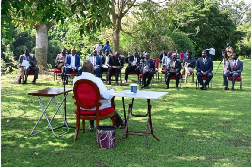 ATEKER UPDATE:
Eriamunos Ingarenok lu O' teso kede <a href="/KagutaMuseveni/">Yoweri K Museveni</a>  Ingarenikite Calvin ECHODU,
Alimokisi Museveni ebe Ecui do kwana ecuma araito na O' teso ka ace akiro nu ikamanara kede Apolo,